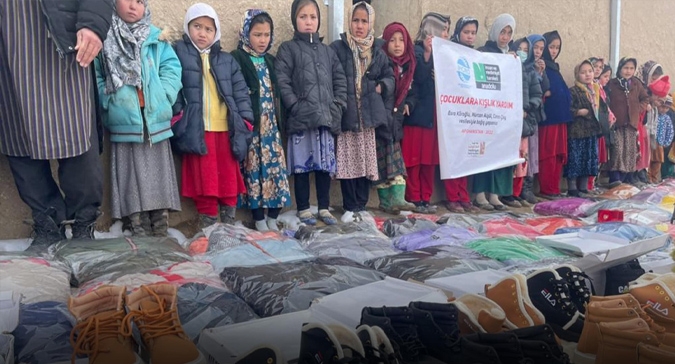 Afganistan'da Çocuklara Kışlık Kıyafet Yardımı