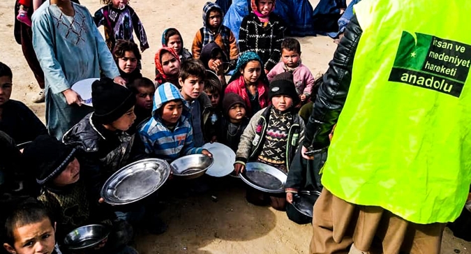 Mülteci Kampı’nda Sıcak Yemek Dağıtımı Gerçekleştirildi
