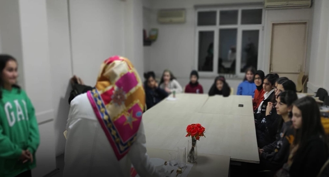 Ortaokullu Kızlarımızla Zerafet Eğitimi Devam Ediyor